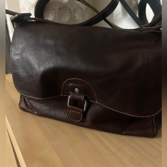 Jack George’s Voyager Olivia Crossbody Bag Brown Hand Stained Buffalo Leather - Picture 3 of 16